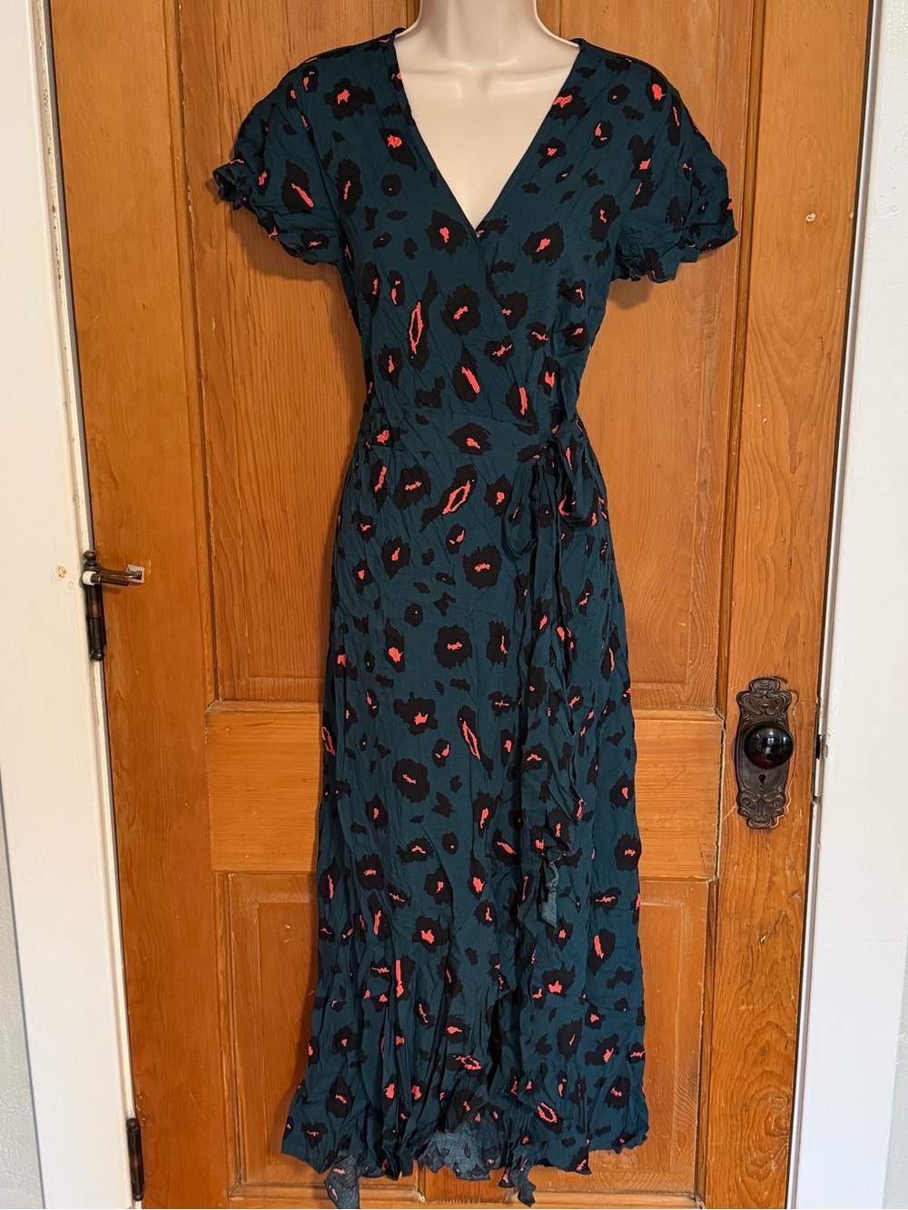NWOT Shein leopard print wrap dress size 6 - Medium